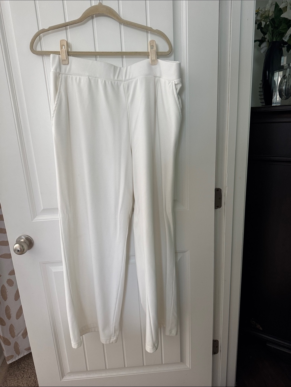 Jane & Delaney White Knit Top and pants - Picture 4 of 6